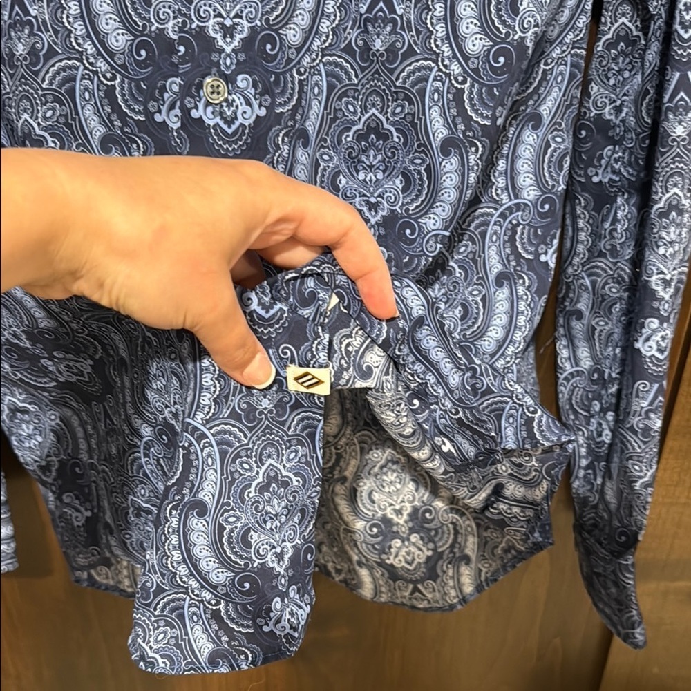 100% cotton Men's Blue Paisley button down dress Shirt Size M Joseph Abboud - Picture 4 of 7